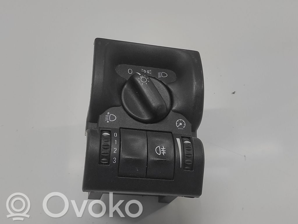 Light switch   90504968