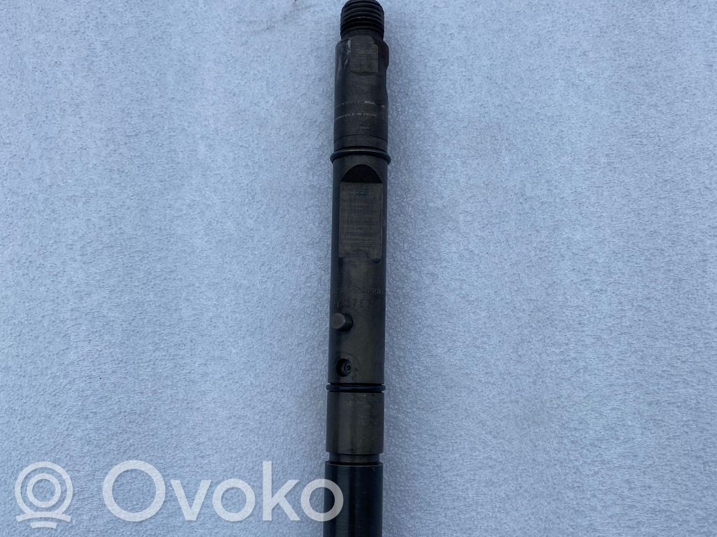 Audi A6 S6 C5 4B Fuel injector 