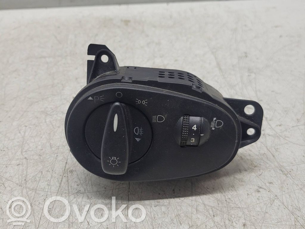 Light switch   4986102