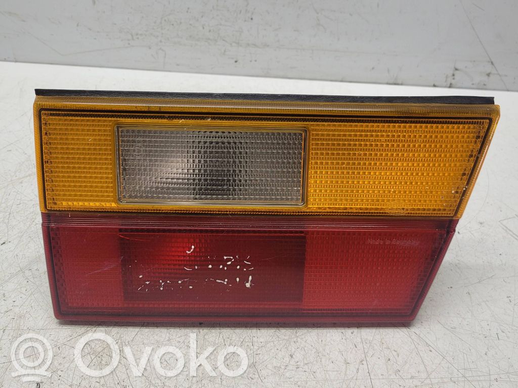 Volkswagen PASSAT B2 Aizmugurējais lukturis pārsegā 