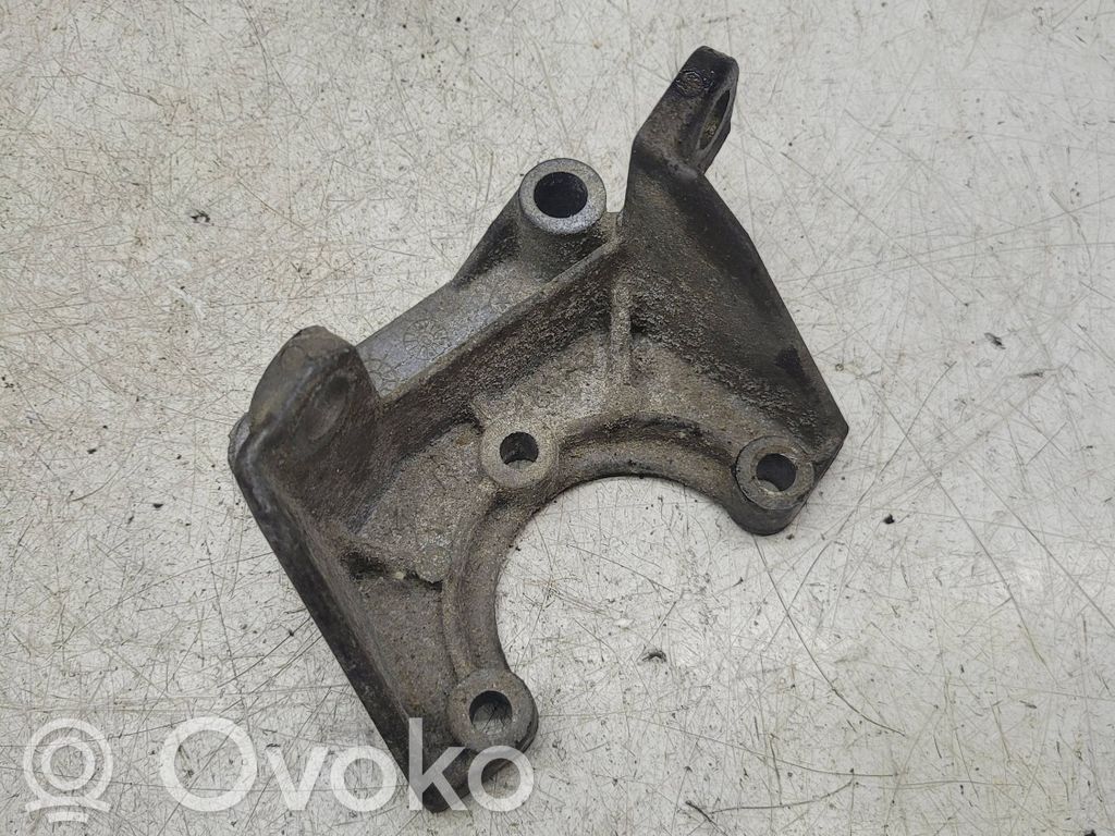 Engine mounting bracket   4792340