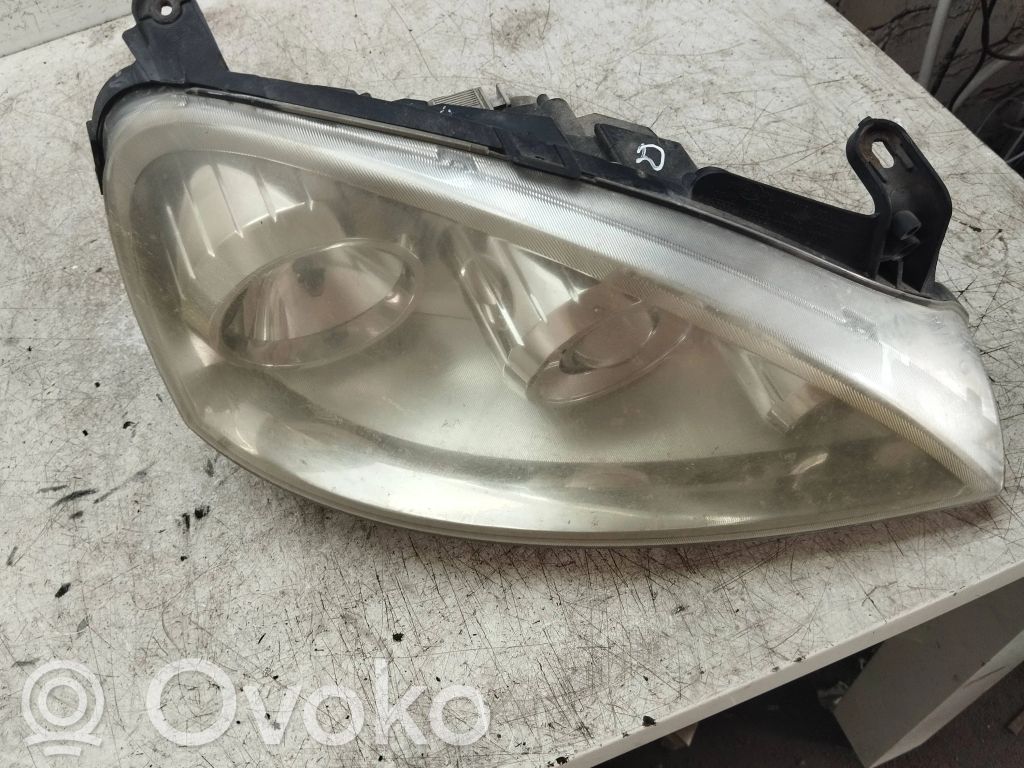Opel Corsa C Priekinis žibintas 