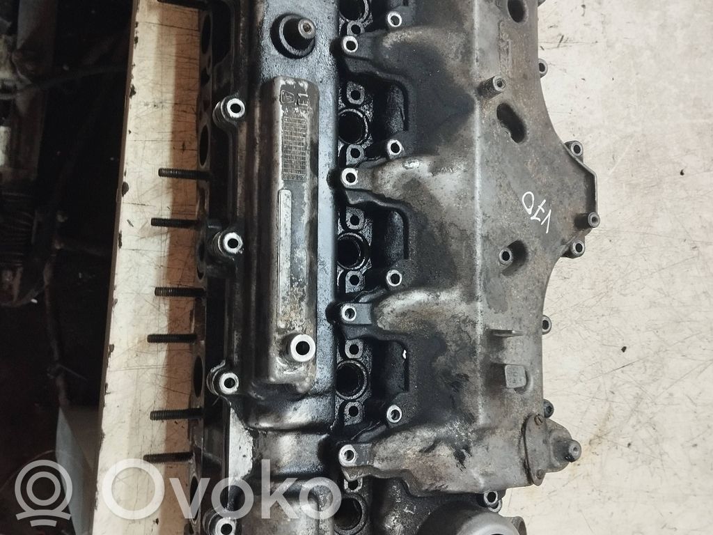 Engine head   31104738