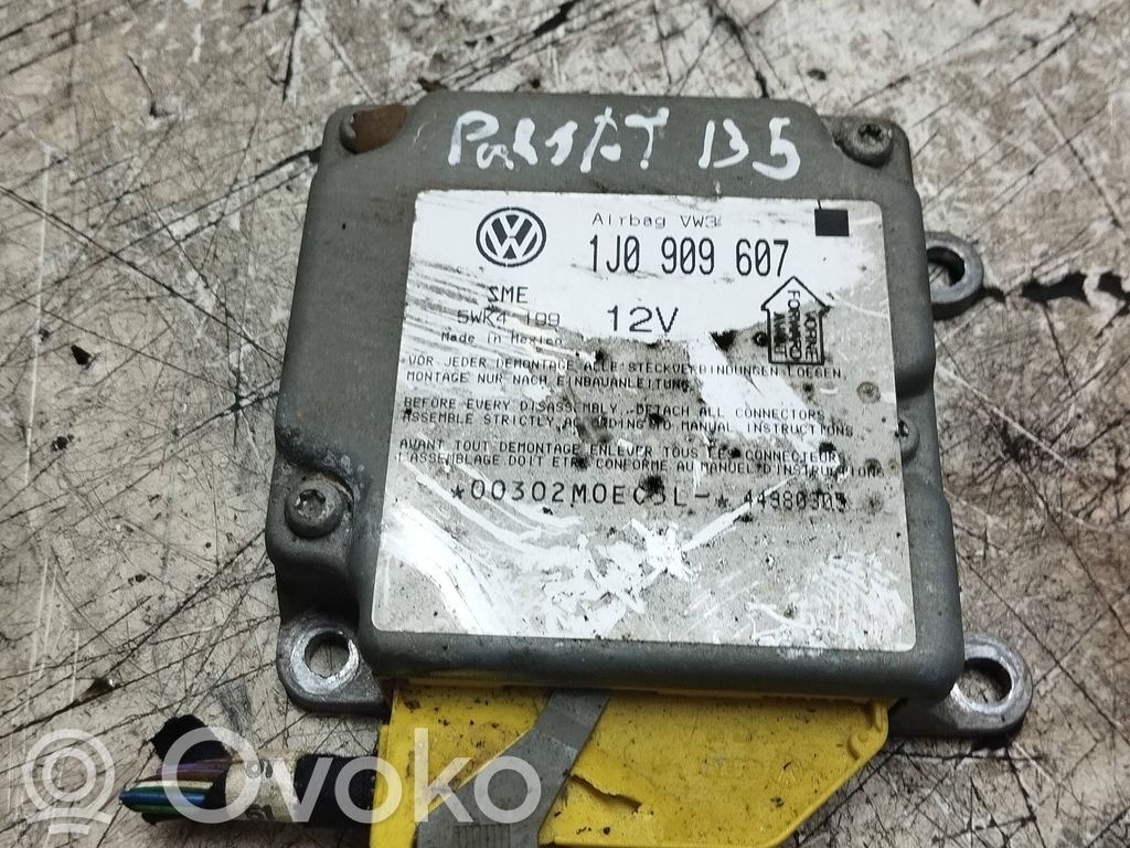 Volkswagen PASSAT B5 Unitate/modul de comandă airbaguri 