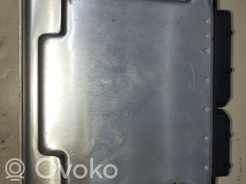 Volkswagen PASSAT B5.5 Engine control unit/module 