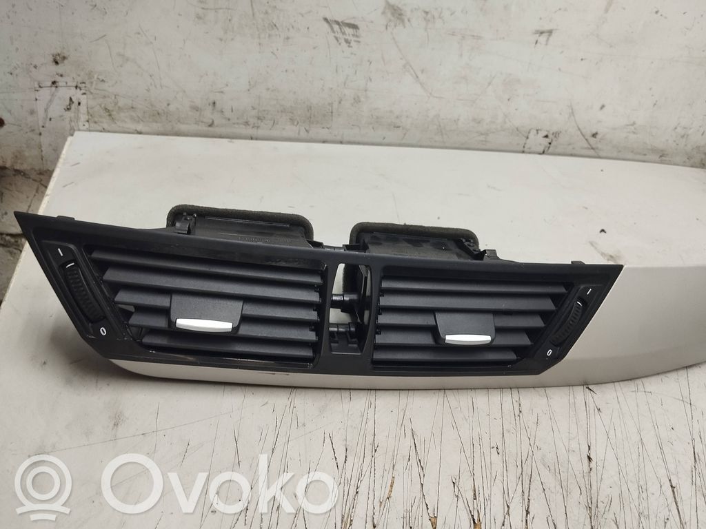 BMW X1 E84 Centrinės oro grotelės 