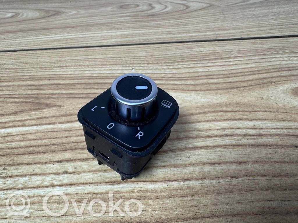 Volkswagen Golf VI Wing mirror switch 