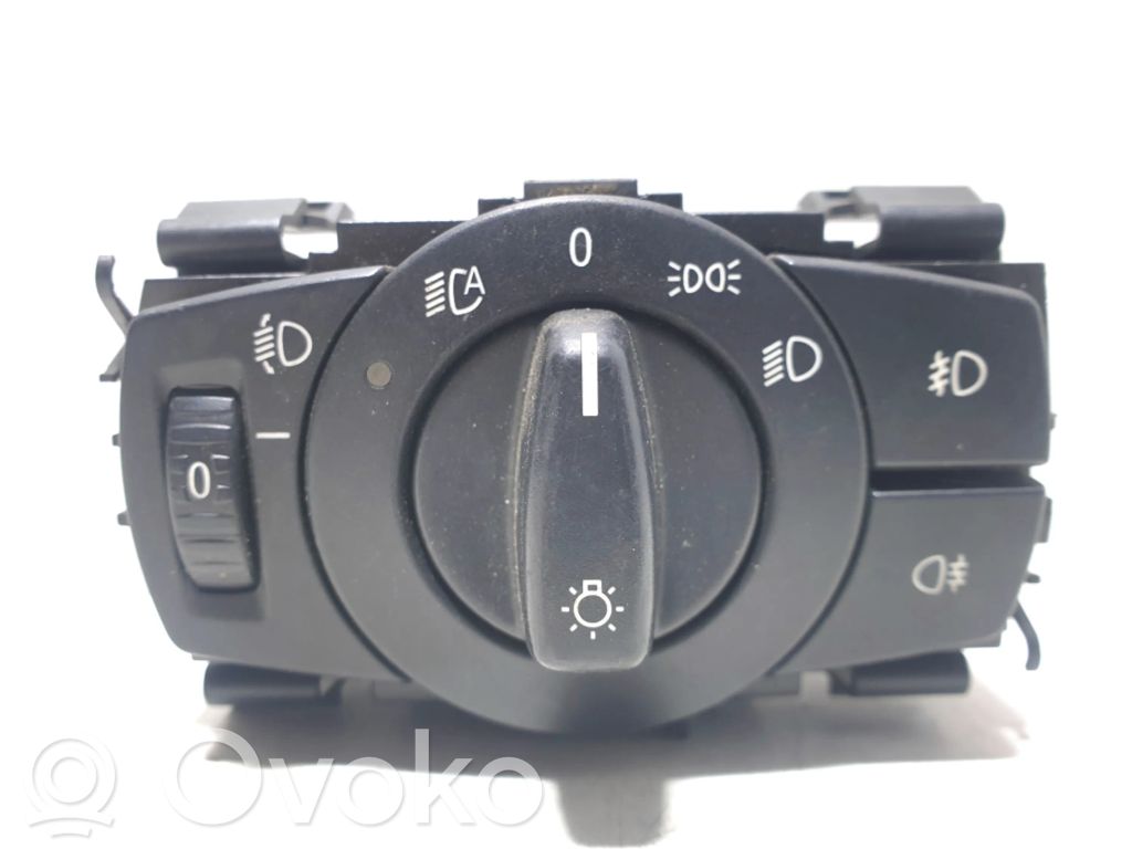 Light switch   693279204