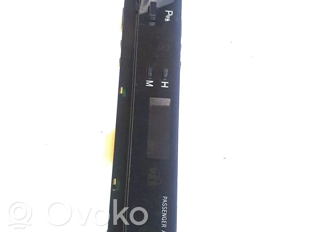 Toyota RAV 4 (XA40) Interruptor de control multifunción 