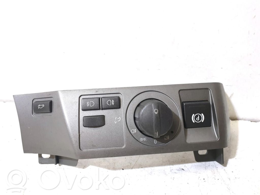 Light switch   6131691884902