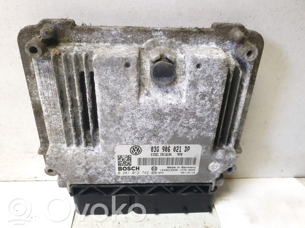 Volkswagen PASSAT B6 Engine control unit/module 
