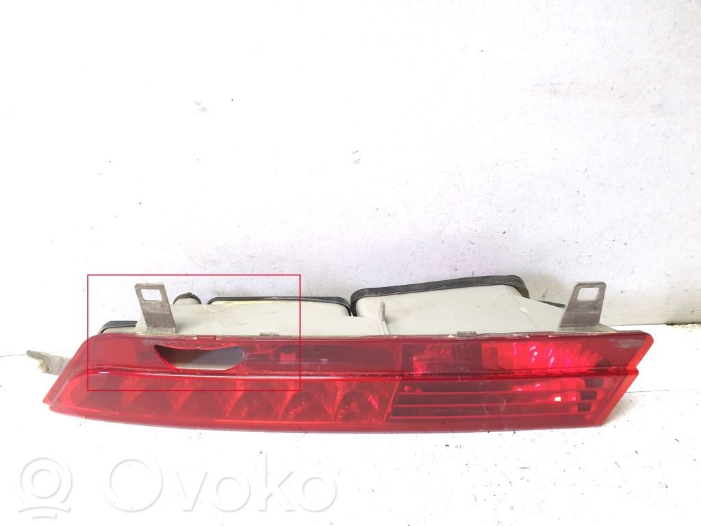 BMW 7 E65 E66 Aizmugurējais lukturis pārsegā 