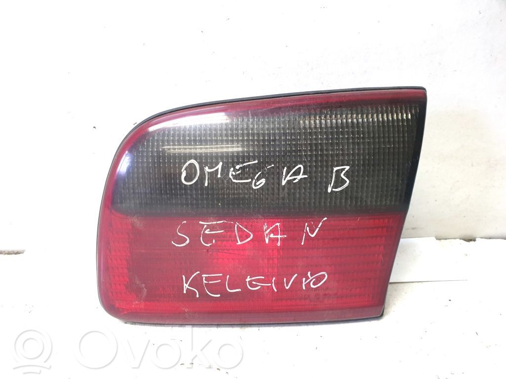 Opel Omega B1 Takaluukun takavalot 