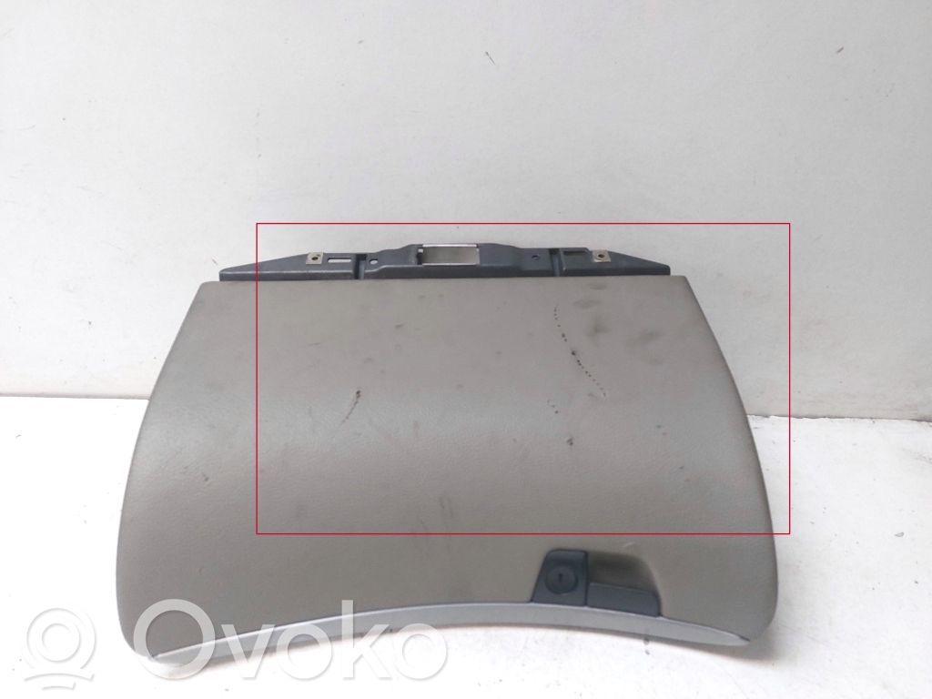 Volvo XC70 Glove box 