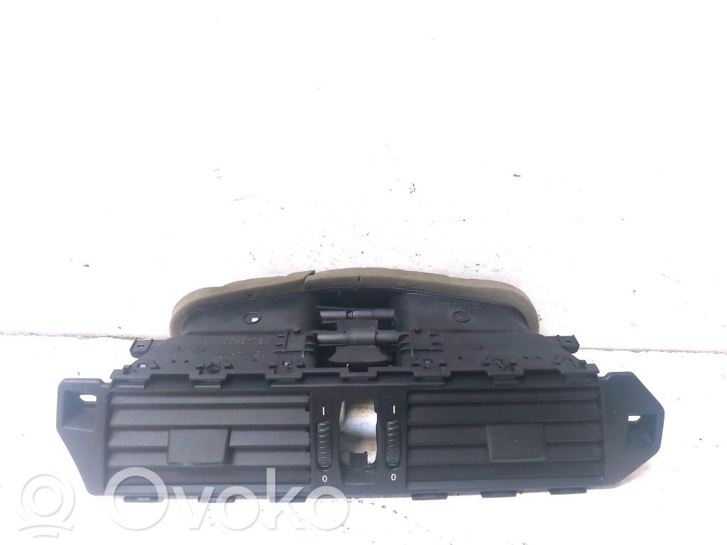 BMW 5 E60 E61 Centrinės oro grotelės 