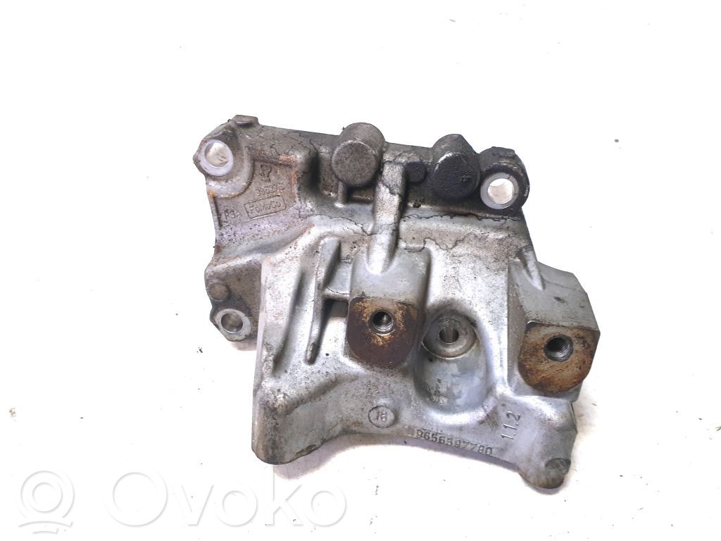 Peugeot 407 Engine mounting bracket 