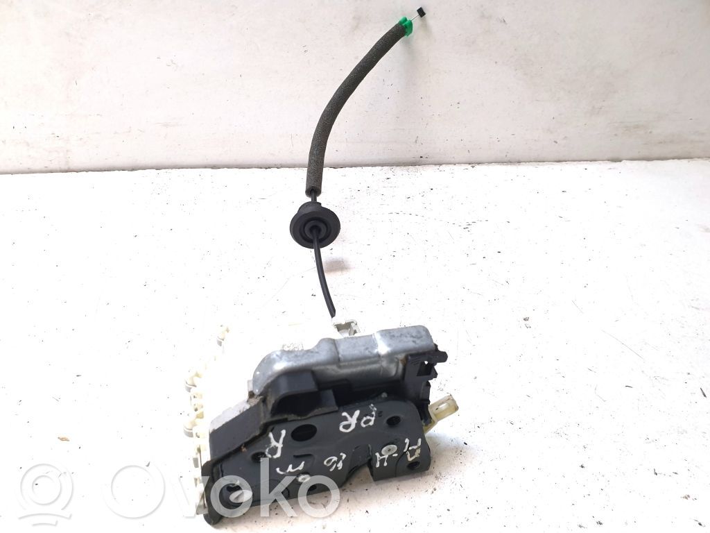 Audi A4 S4 B9 Priekšpusē slēdzene 