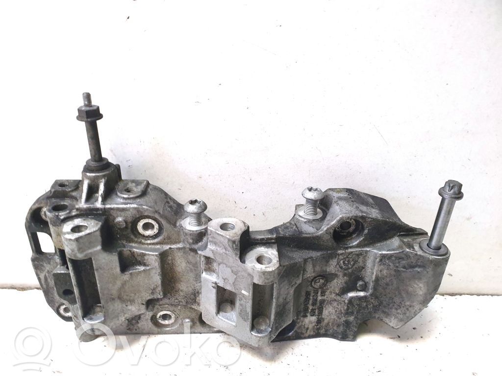BMW 5 F10 F11 Generatoriaus kronšteinas 