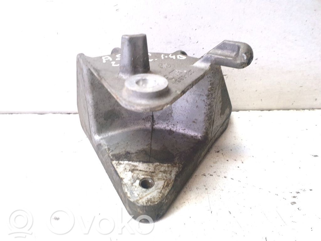 Engine mounting bracket   13248664