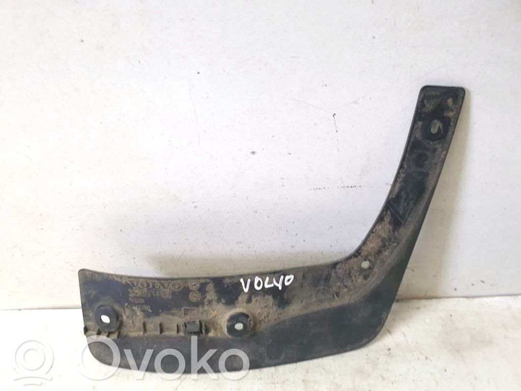 Volvo XC40 Chlapacze przednie 