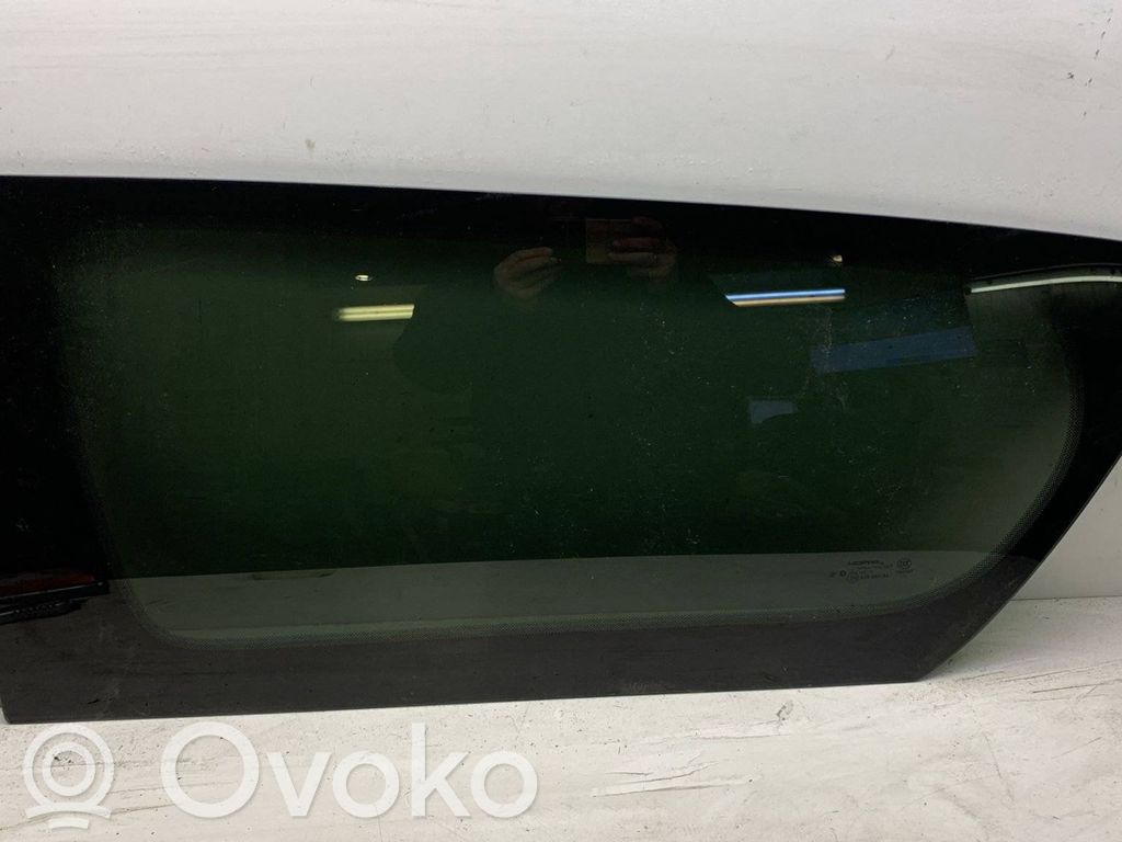 Chrysler Pacifica Rear side window 