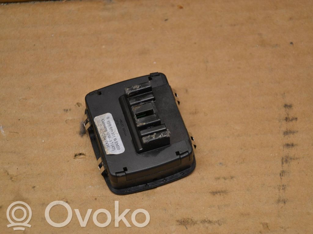 Porsche Macan (95B) Tailgate opening switch 