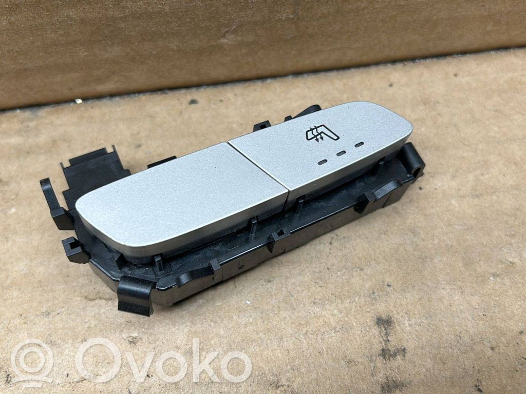 Mercedes-Benz E W213 Seat heating switch 