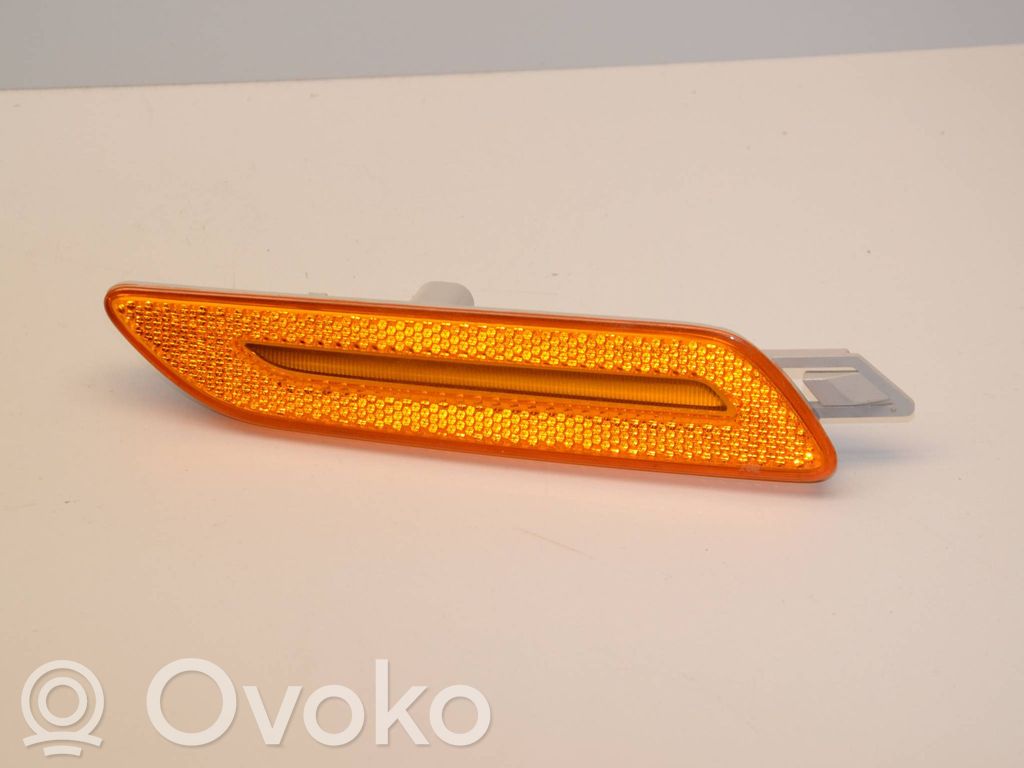 Odblask przedni   9Y0945072B,971945062B,8119