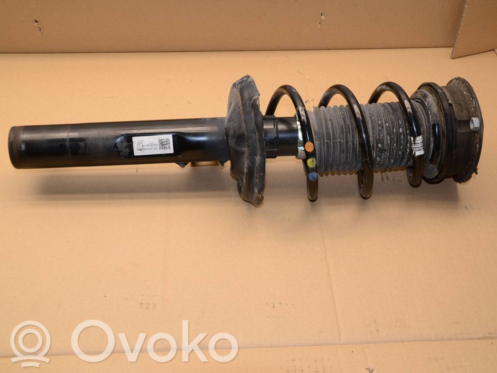 Amortyzator osi przedniej ze sprężyną   5Q0413031HR,8256