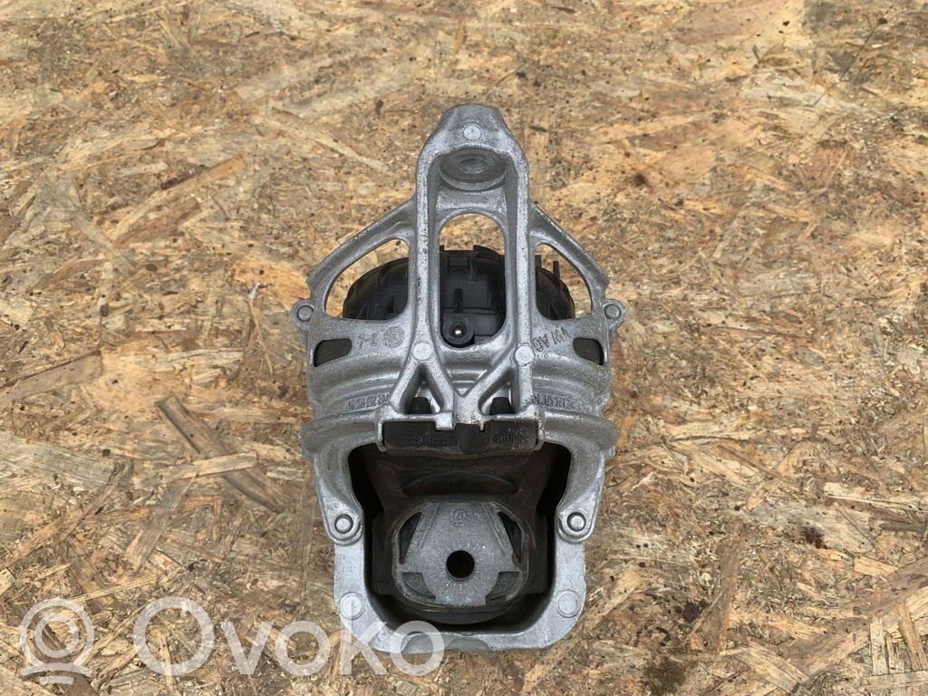 Audi Q7 4M Engine mount bracket 