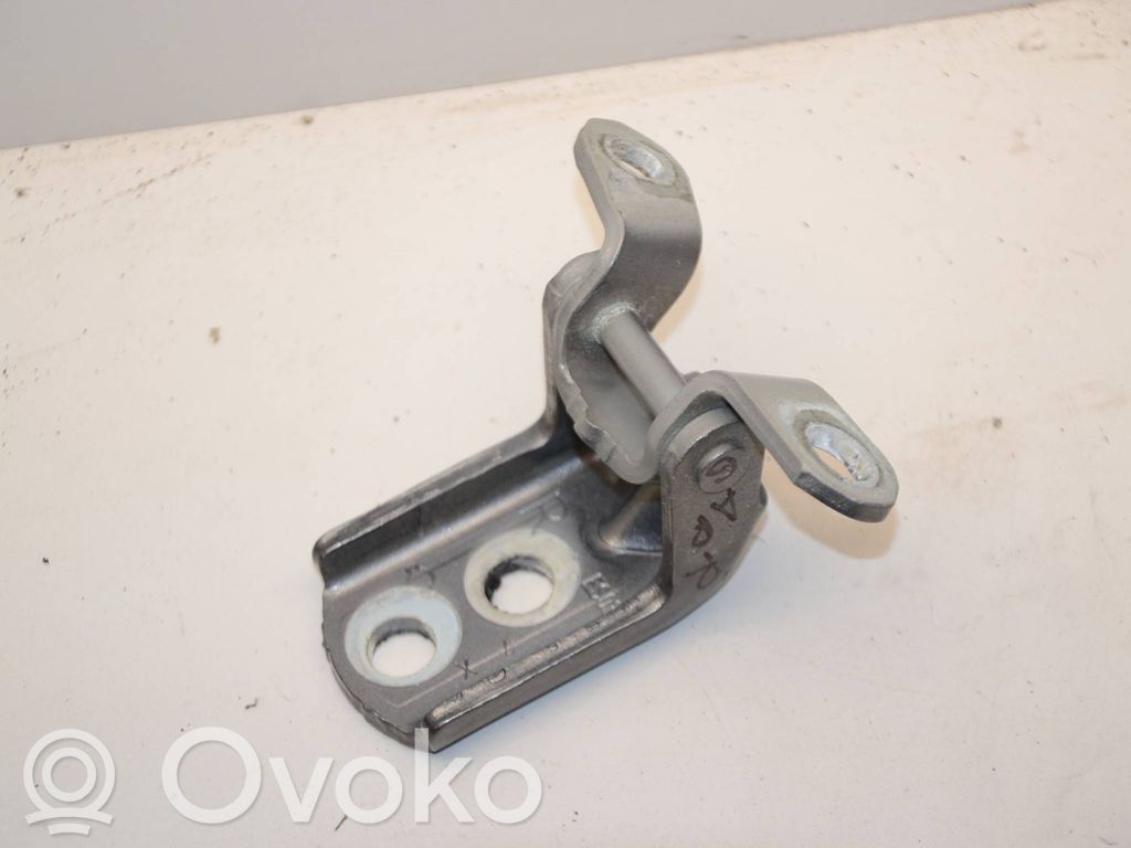 Nissan Qashqai Rear door lower hinge 