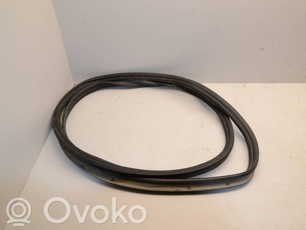 Volkswagen Golf VII Loading door rubber seal (on body) 