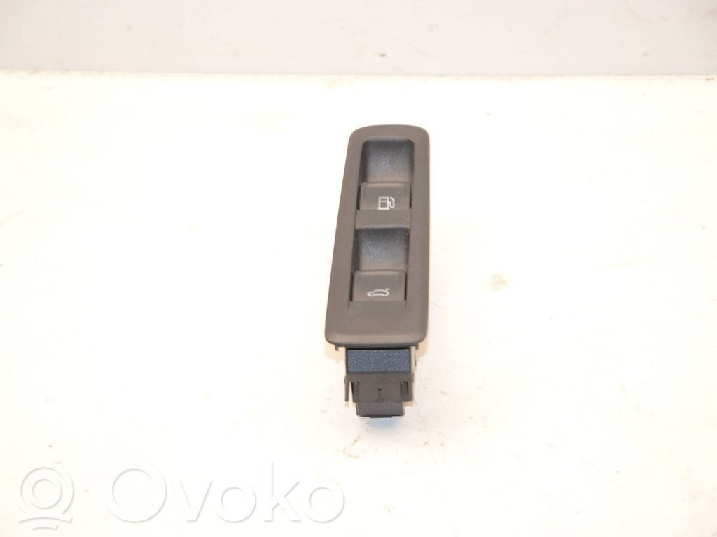 Interruptor para abrir la puerta trasera   5E3959833,5E3867425A,565959831,11357