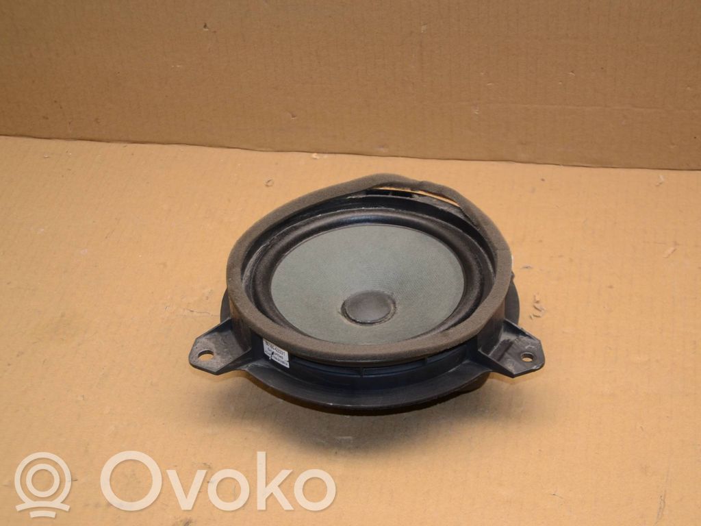 Toyota RAV 4 (XA40) Głośnik drzwi przednich 