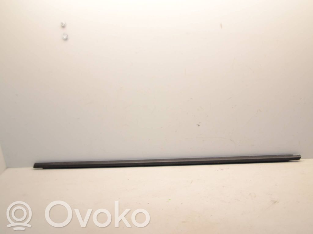 Listwa / Uszczelka szyby drzwi tylnych   5G6839477,5G6839477F,12506