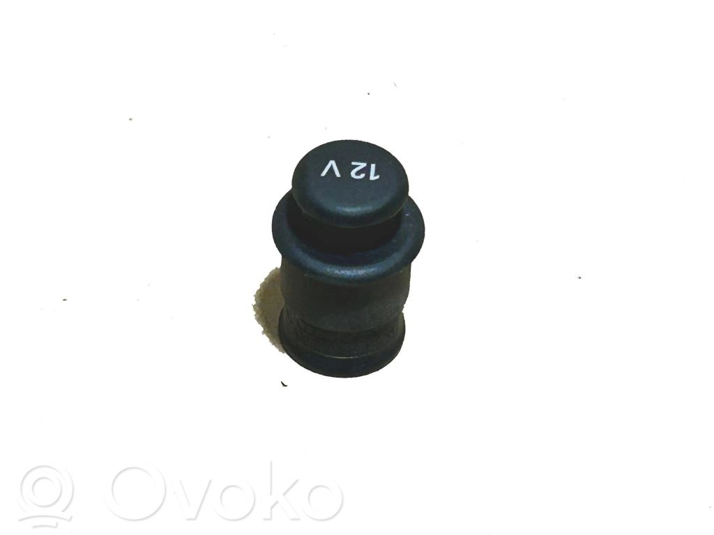 Audi Q3 8U 12V Steckdose hinten 