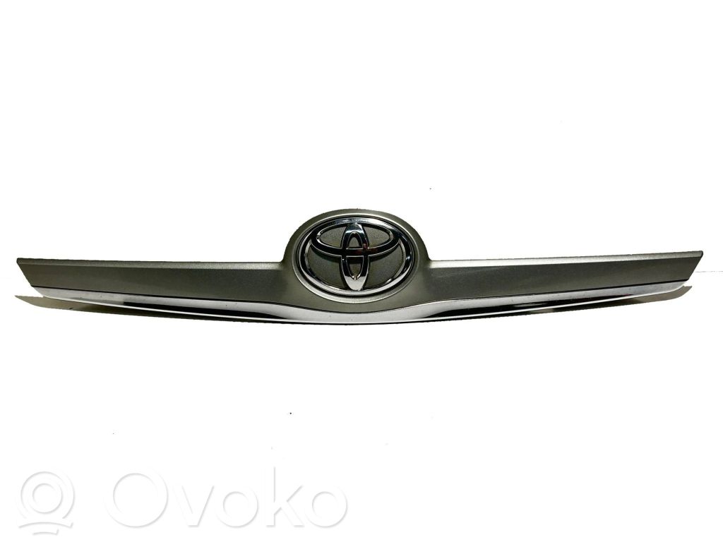 Toyota Verso Trunk door license plate light bar 