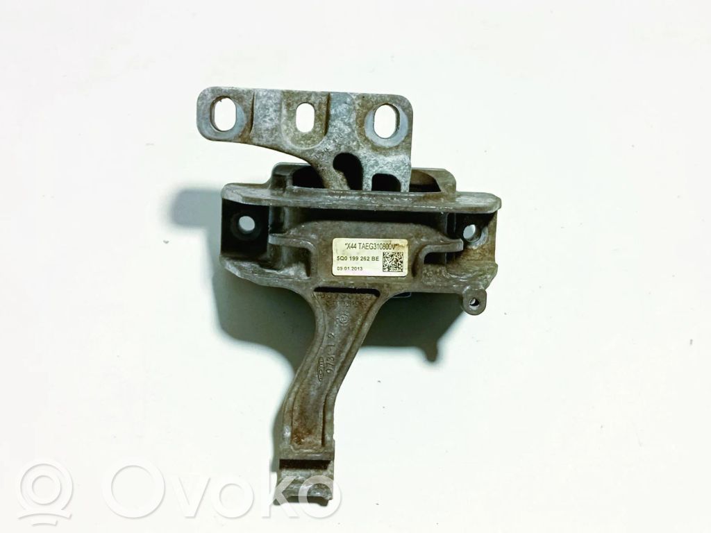 Volkswagen Golf VII Engine mount bracket 