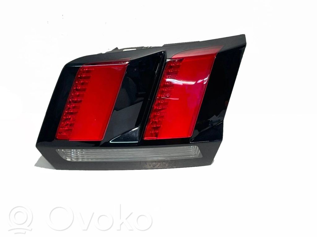 Peugeot 3008 II Lampy tylnej klapy bagażnika 