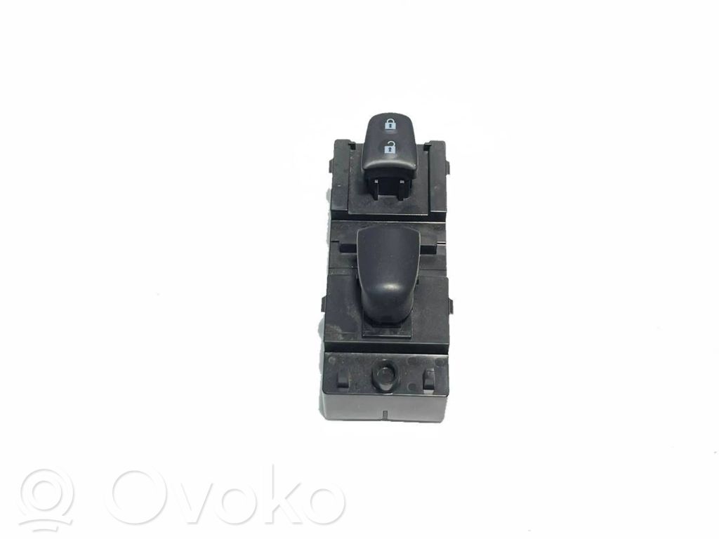 Nissan Leaf II (ZE1) Electric window control switch 