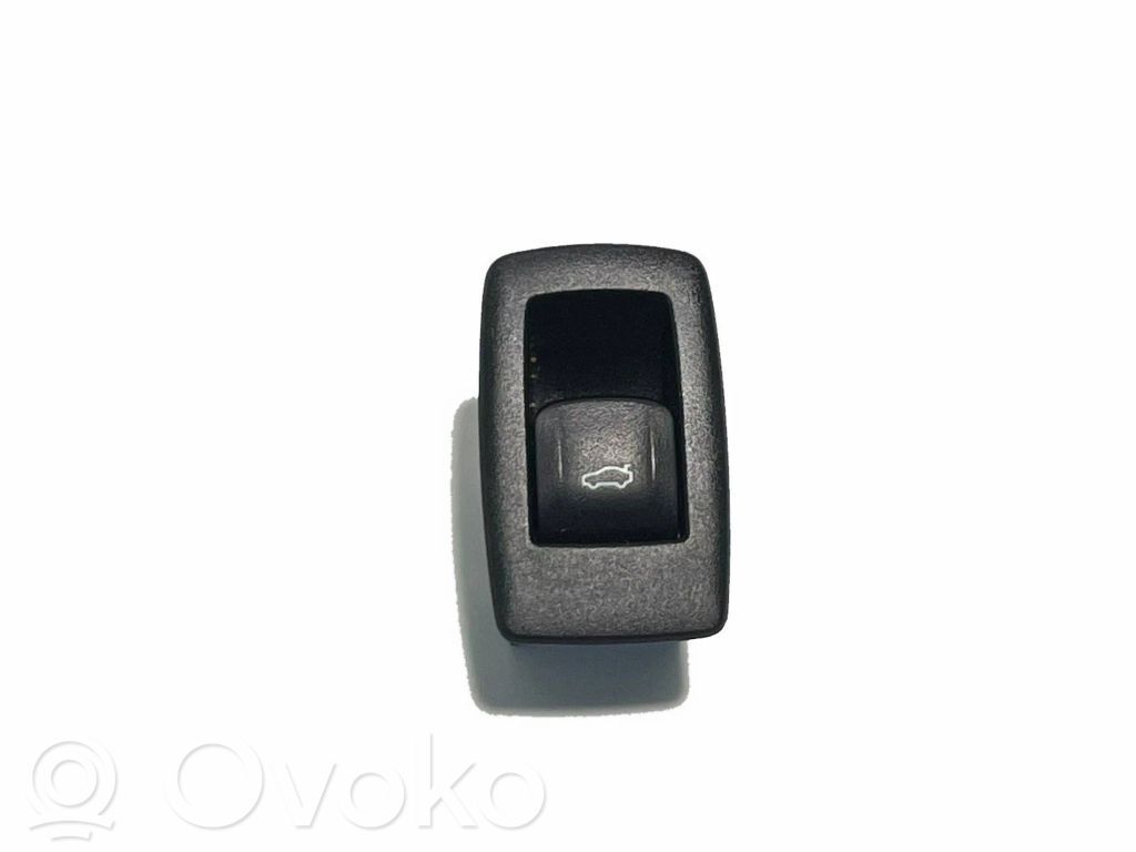 BMW 5 G30 G31 G38 Tailgate opening switch 