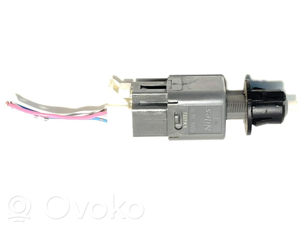 Nissan Leaf II (ZE1) Brake pedal sensor switch 