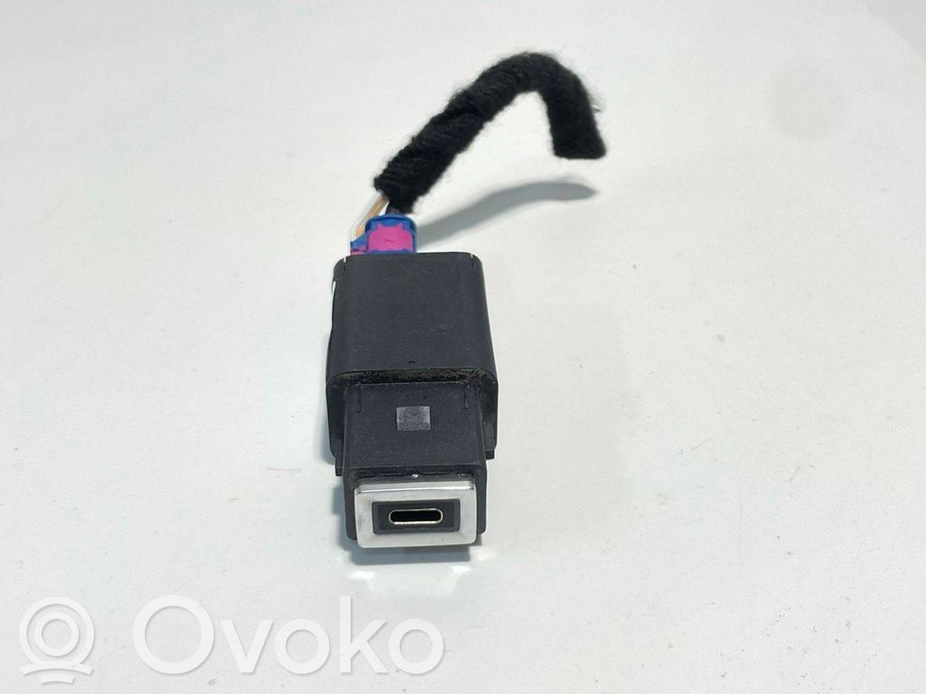 Gniazdo / Złącze USB   9848394880,30942,98483947W