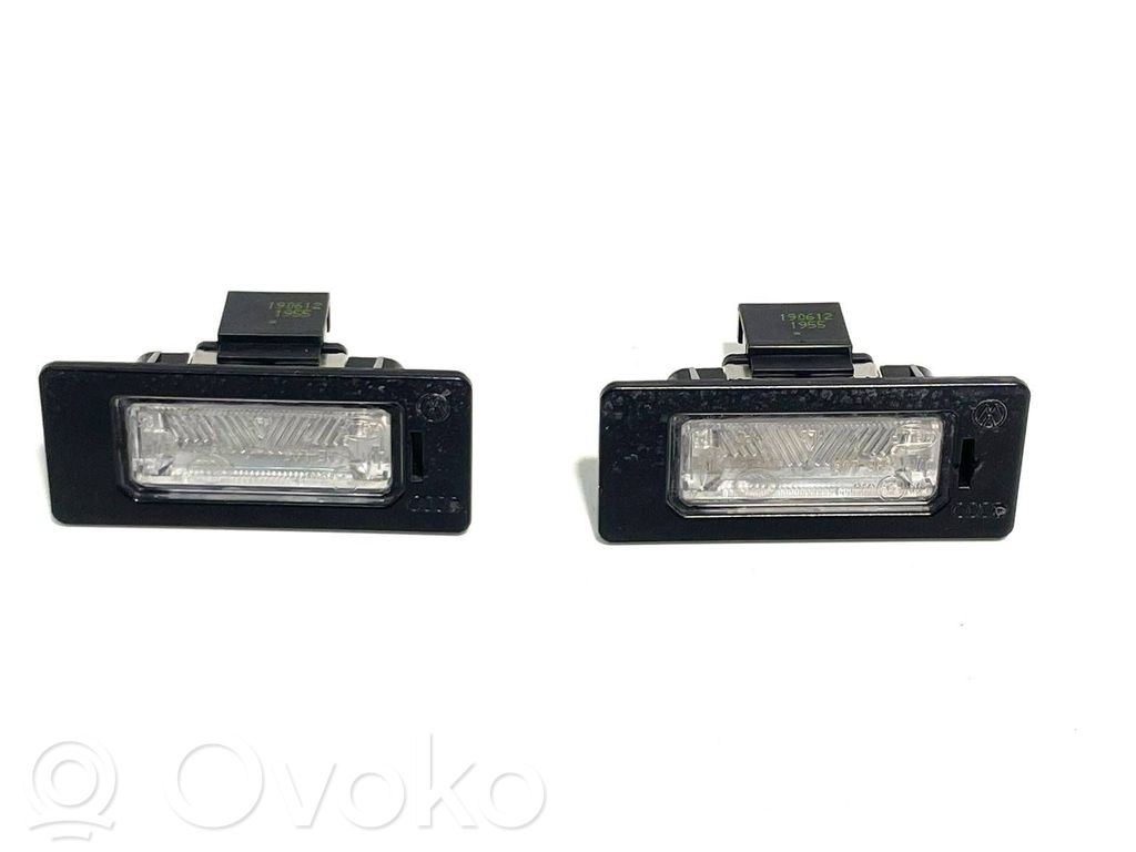 Lampa oświetlenia tylnej tablicy rejestracyjnej   8T0943021,32342