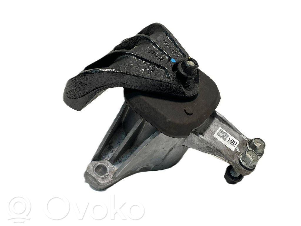 KIA Sorento IV Engine mount bracket 