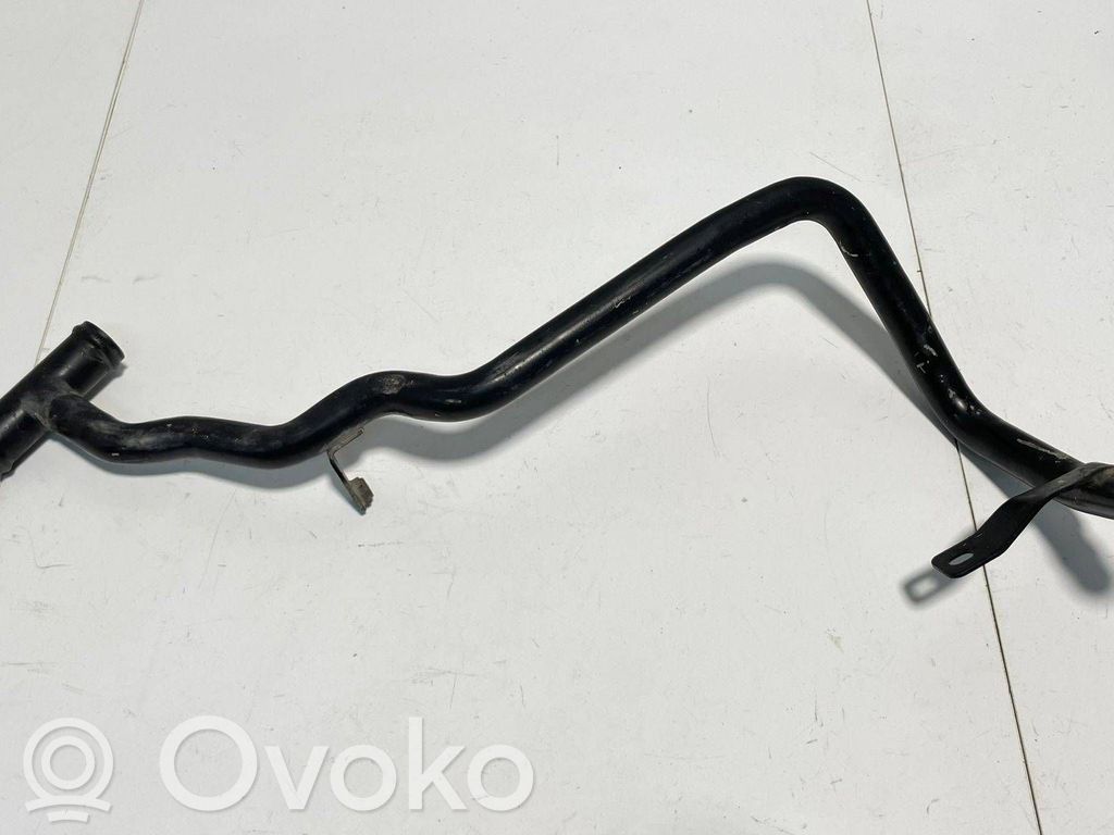 Volkswagen PASSAT B8 Engine coolant pipe/hose 