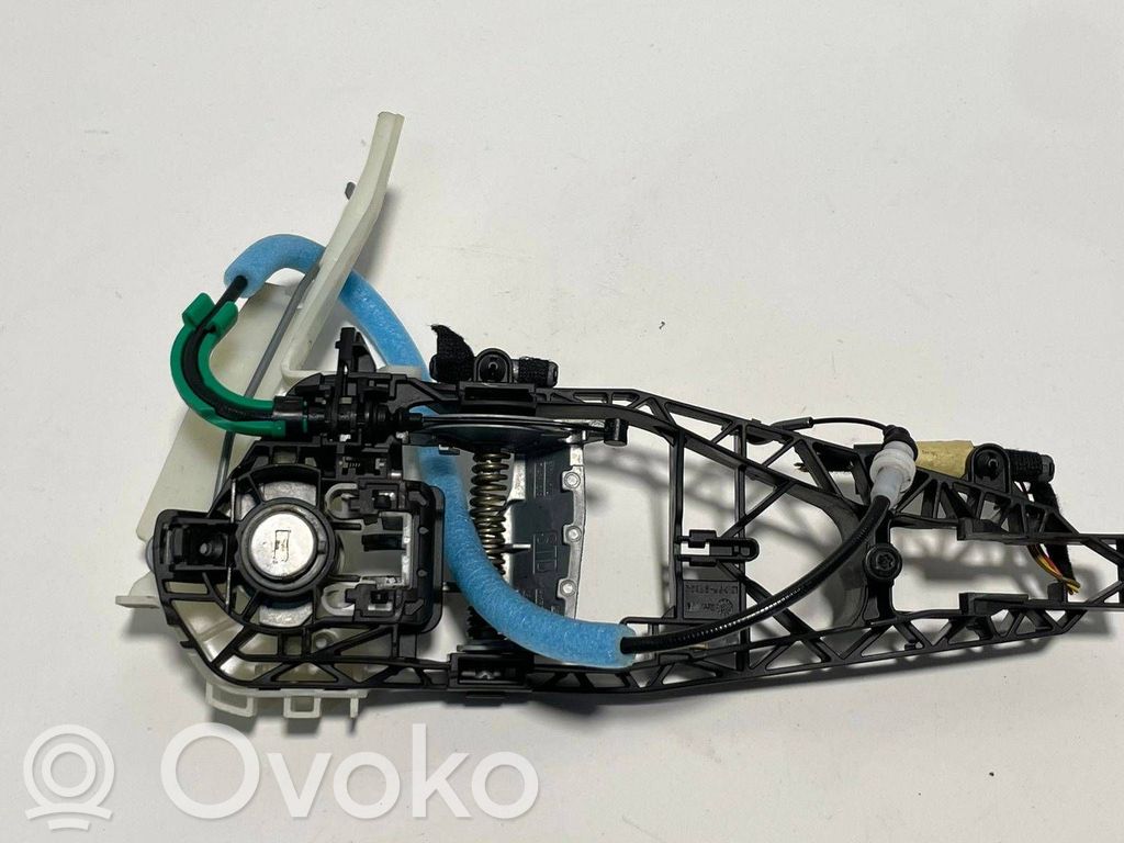 BMW X1 F48 F49 Priekinė užrakinimo spynelė (prie rankenos) 
