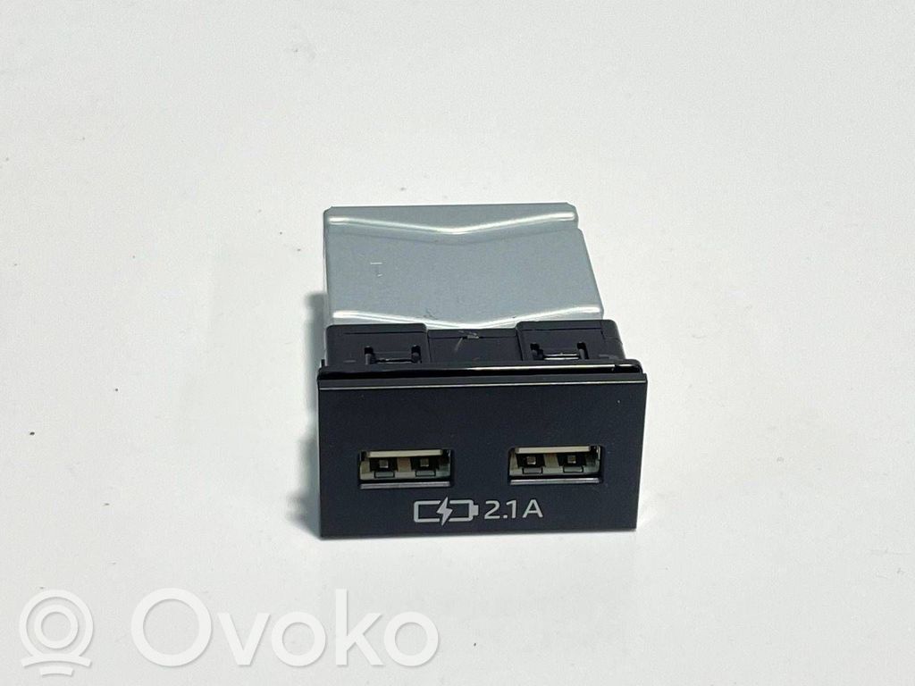 Toyota RAV 4 (XA50) Разъем USB 