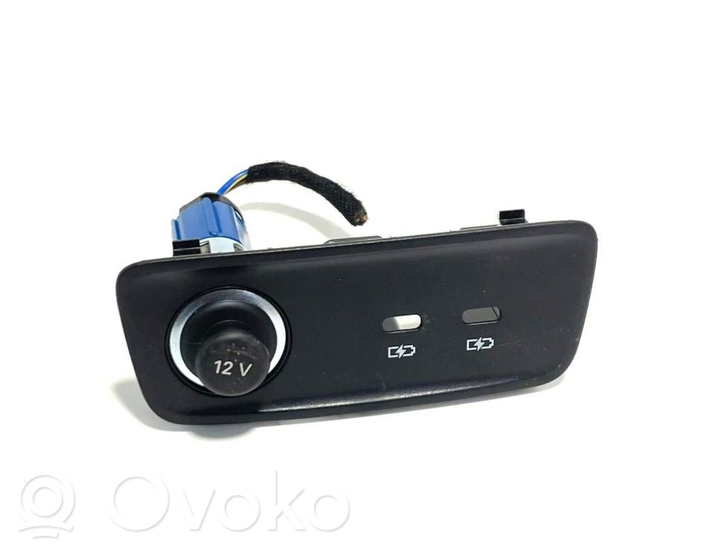 Audi Q3 F3 USB socket connector 