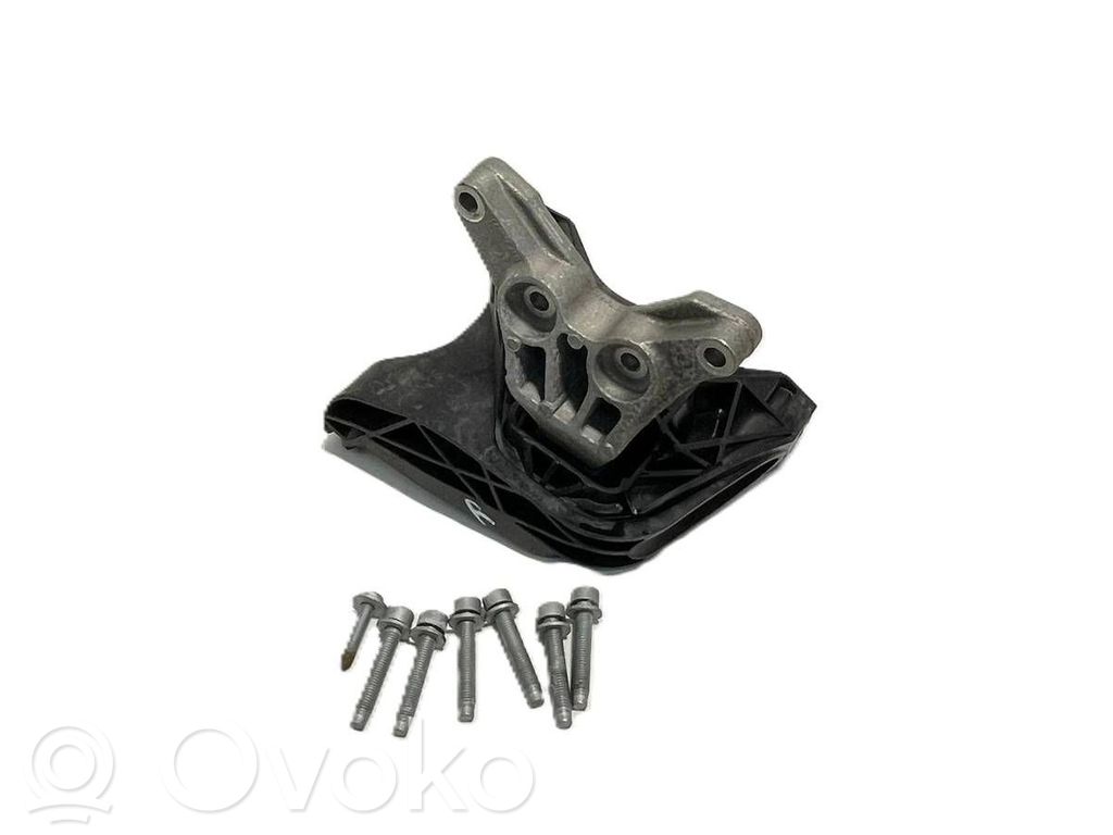 Peugeot 5008 II Engine mount bracket 